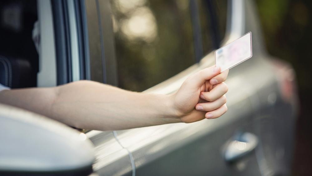 Warum Wir Den F Hrerschein Bald Nicht Mehr In Der Brieftasche Haben