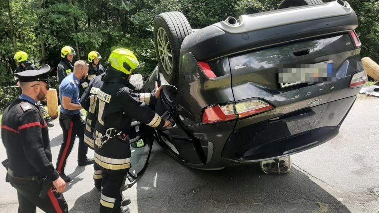 Partschins Pkw Berschl Gt Sich Feuerwehr Befreit Senioren Aus Auto