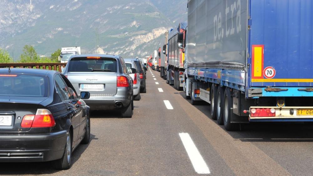 staus-und-kolonnenverkehr-auf-s-dtirols-stra-en