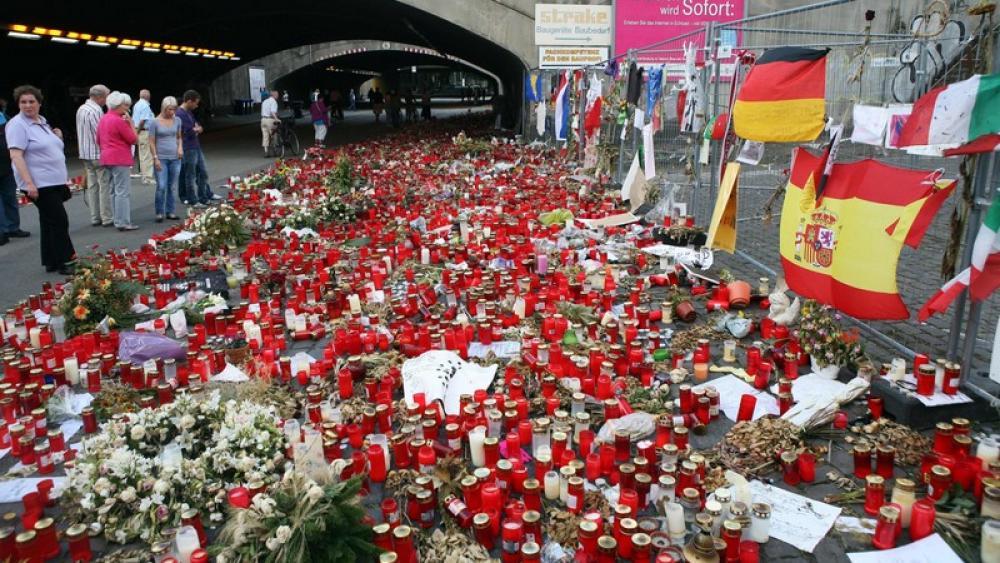 Loveparade Gedenktafel In Duisburg Zerstort