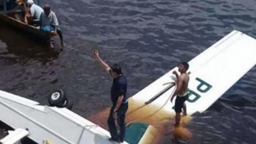 Eine Tote Bei Absturz Von Greenpeace Flugzeug In Brasilien