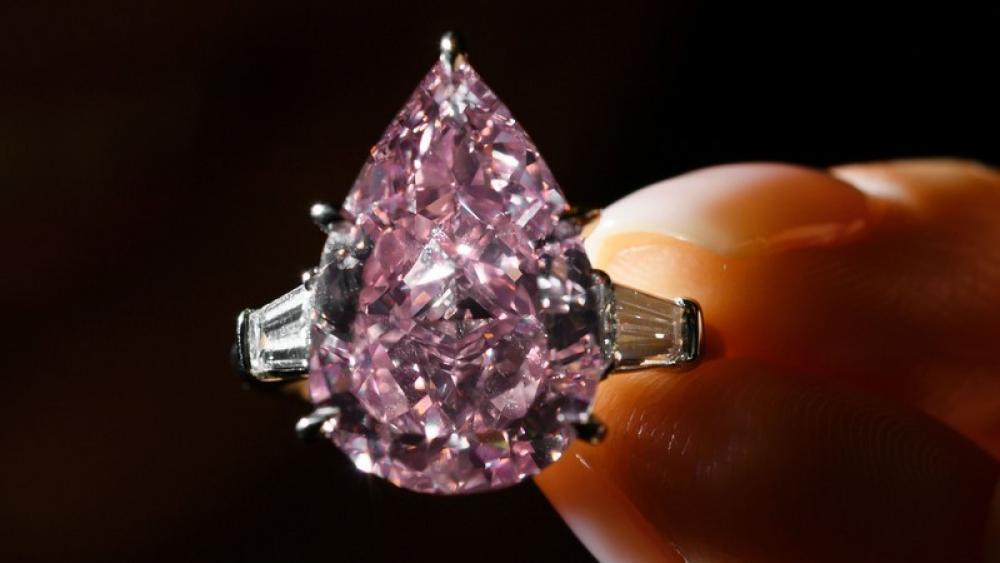 Schweiz: Seltener Rosa Diamant Für 18 Millionen Franken Versteigert