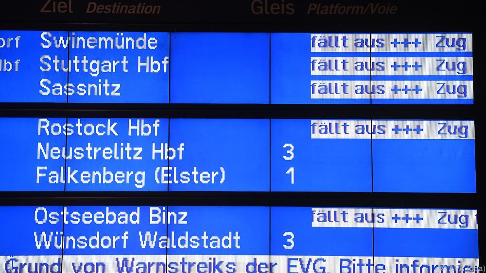 Deutsche Bahn stellt wegen Streiks bundesweit Verkehr ein