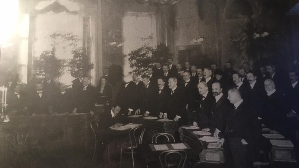 Tag Des Gedenkens Und Der Erinnerung Die jüngste dieser unternehmungen hat zum ende der spielzeit das berliner maxim gorki theater auf den spielplan gesetzt. tag des gedenkens und der erinnerung