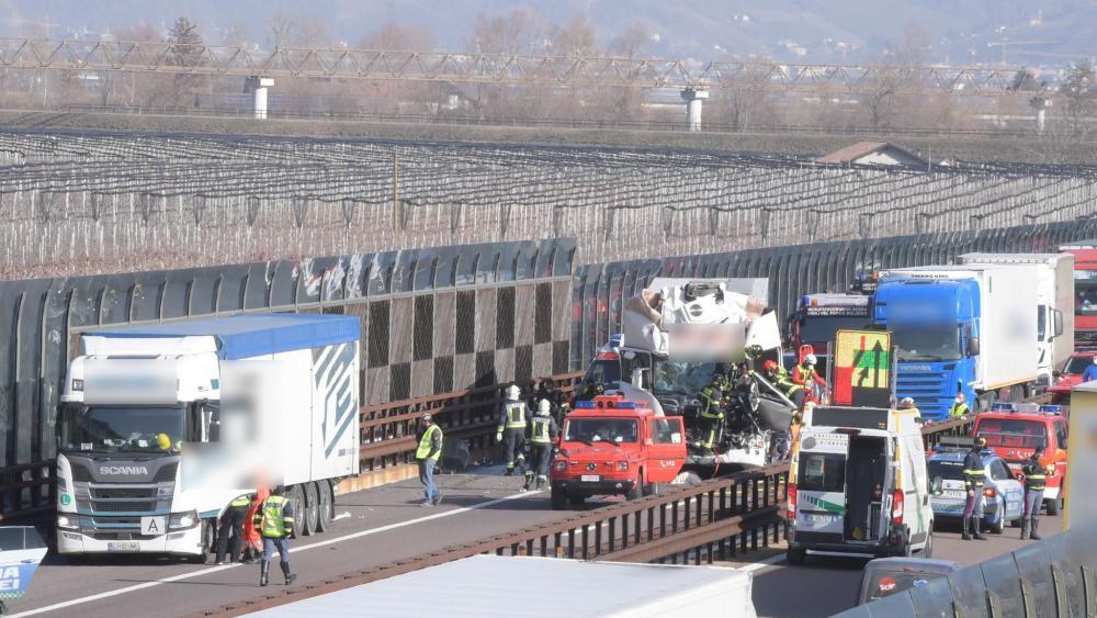 Schwerer Unfall Auf Der A22 Heute Neumarkt: Schwerer Lkw-Unfall auf der A22