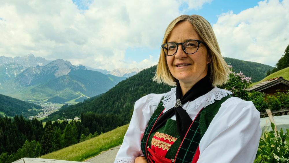 Brigitte Baur Kahn: „Do bin i derhoam" - Vimarsana News