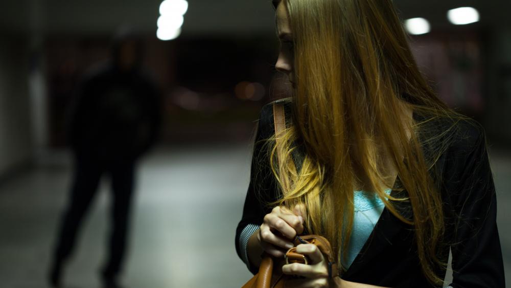 Wie sicher fühlen sich die Südtiroler nachts allein auf der Straße? Chronik stol.it