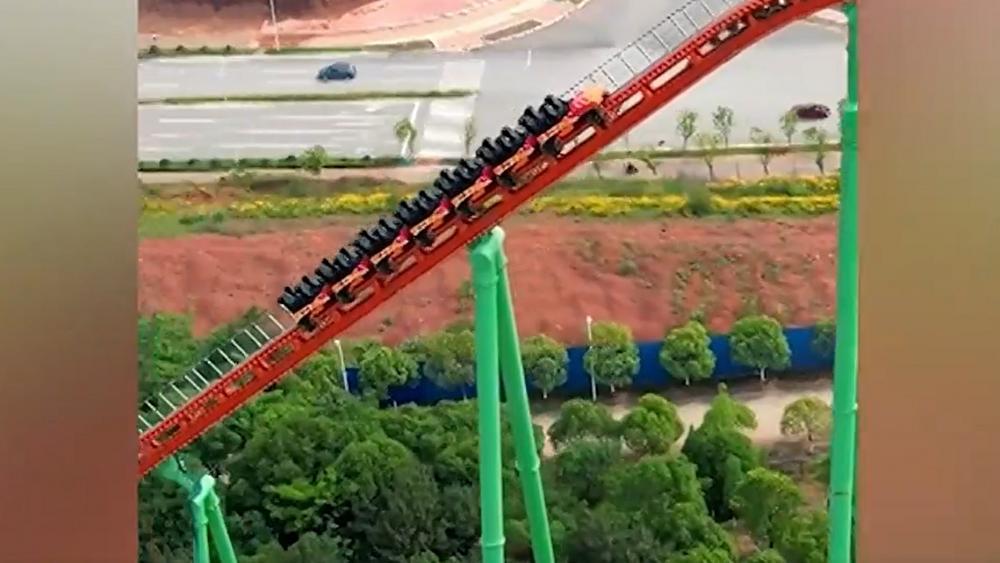Albtraum Achterbahn Steckt In Luftiger H he Fest