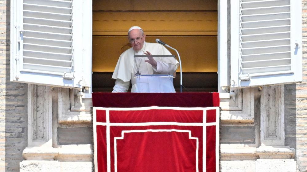 Pope prays for Chinese believers after arrest of cardinal