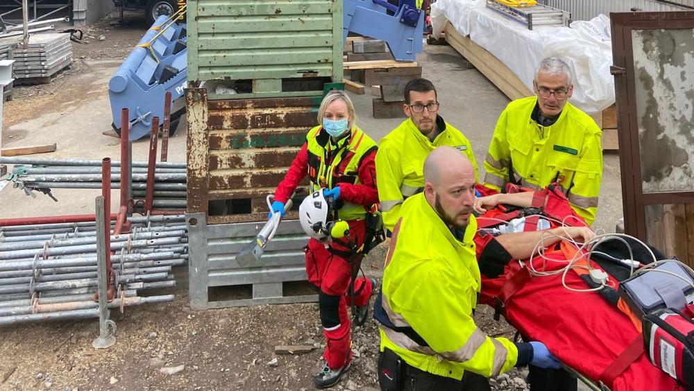 Schwerer Arbeitsunfall In Campill: 31-Jähriger Erheblich Verletzt ...