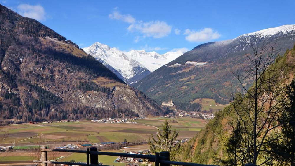 Zum Kirchhügel St. Walburg in Taufers