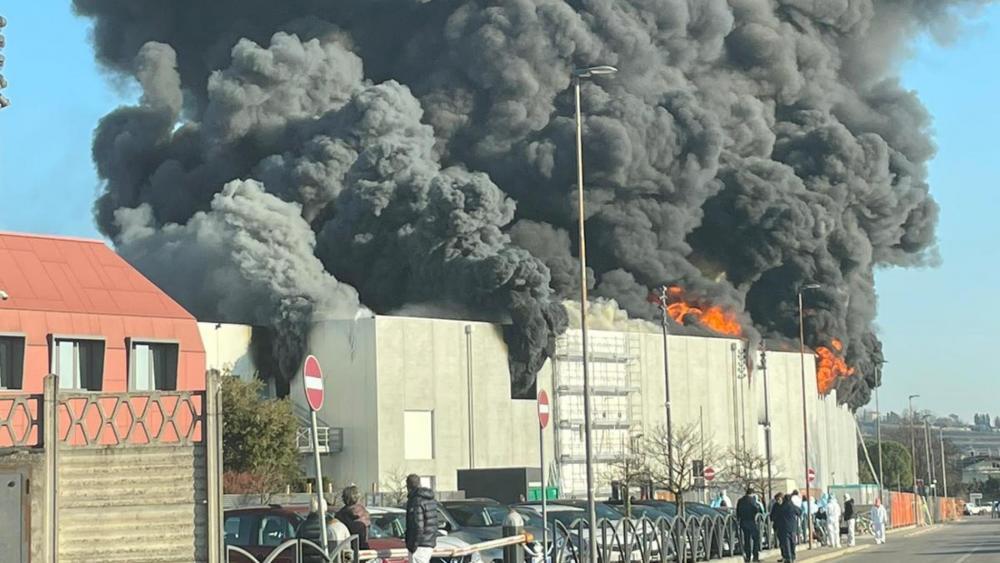 Großbrand in einer Lebensmittelfabrik