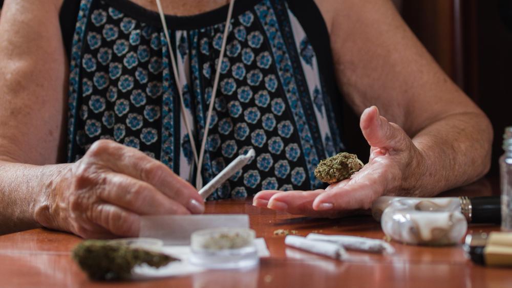 -Auf-Cannabis-im-Altersheim