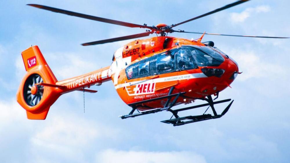 Mendel-Motorradfahrer-prallen-gegen-Auto-2-Schwerverletzte