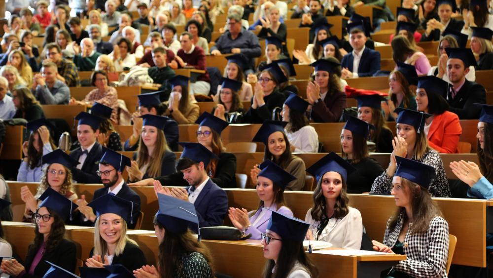 -ber-300-Diplome-verliehen-Festliche-Stimmung-in-der-UNI-Bozen