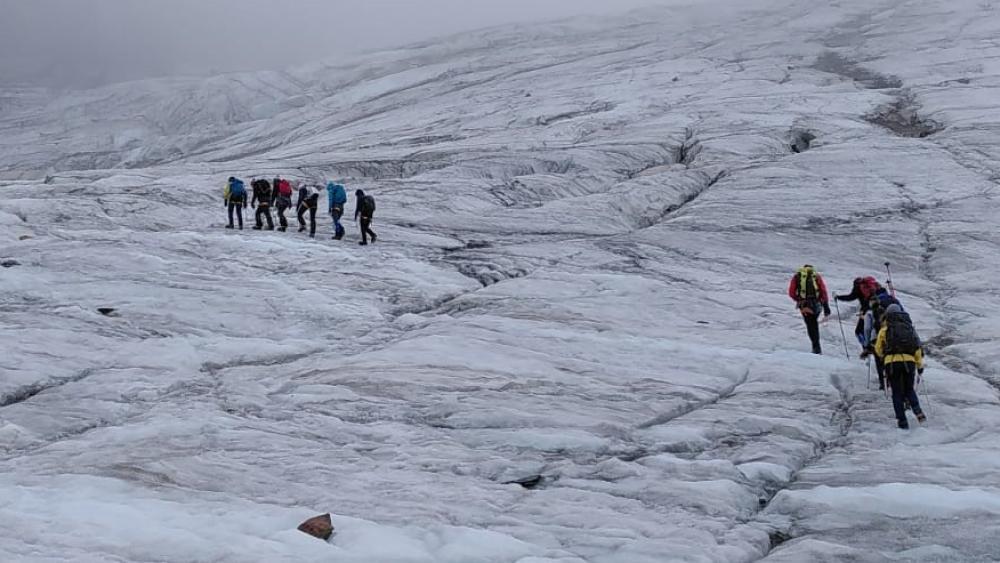 Als letzte Generation auf einem Gletscher Panorama stol.it