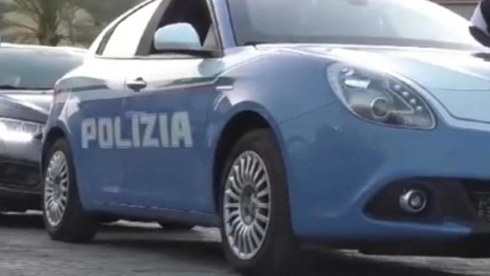 Bozen-26-J-hriger-mit-obsz-nen-Handlungen-vor-aller-Augen