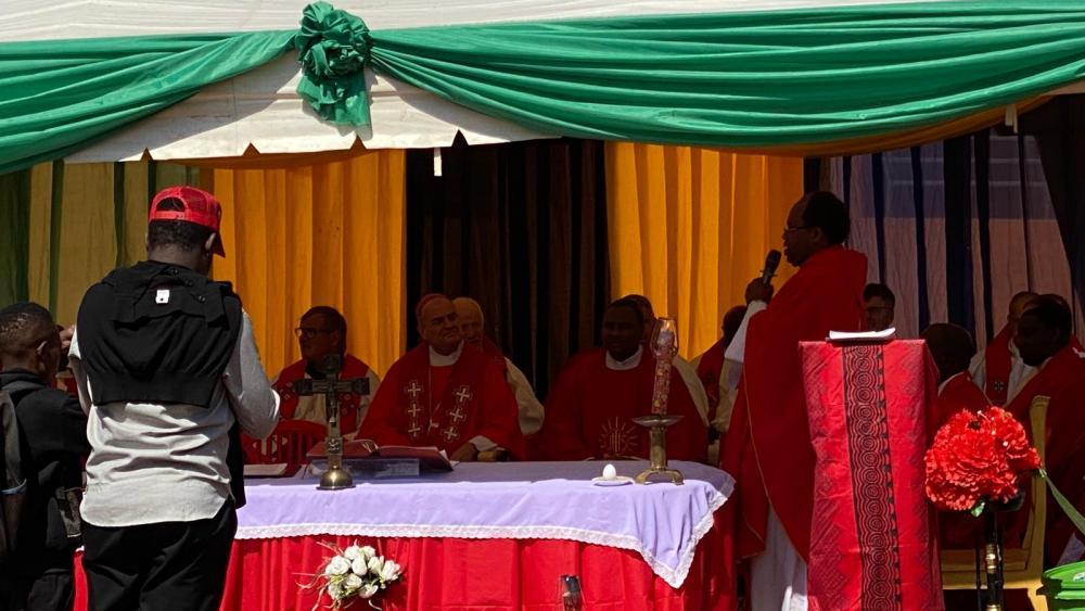 Bischof-zu-Gast-in-Tansania-Hilfe-zur-Selbsthilfe-und-Weiterarbeit-