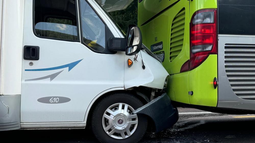 St-Ulrich-Camper-gegen-Linienbus-l-ngere-Staus