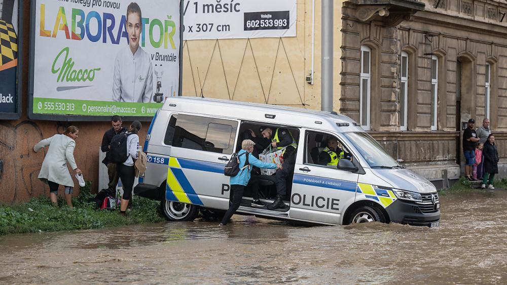 Unwetter-in-Osteuropa-Feuerwehrmann-verungl-ckt-zahlreiche-Tote