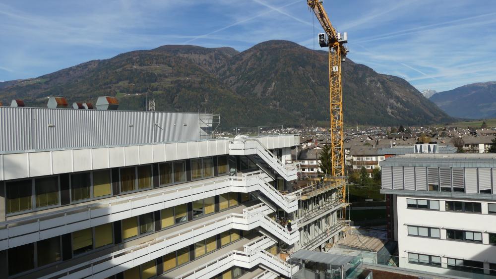 Zwischen Beton Und Baustellen So L Uft Der Krankenhausumbau In Bruneck Chronik Stol It