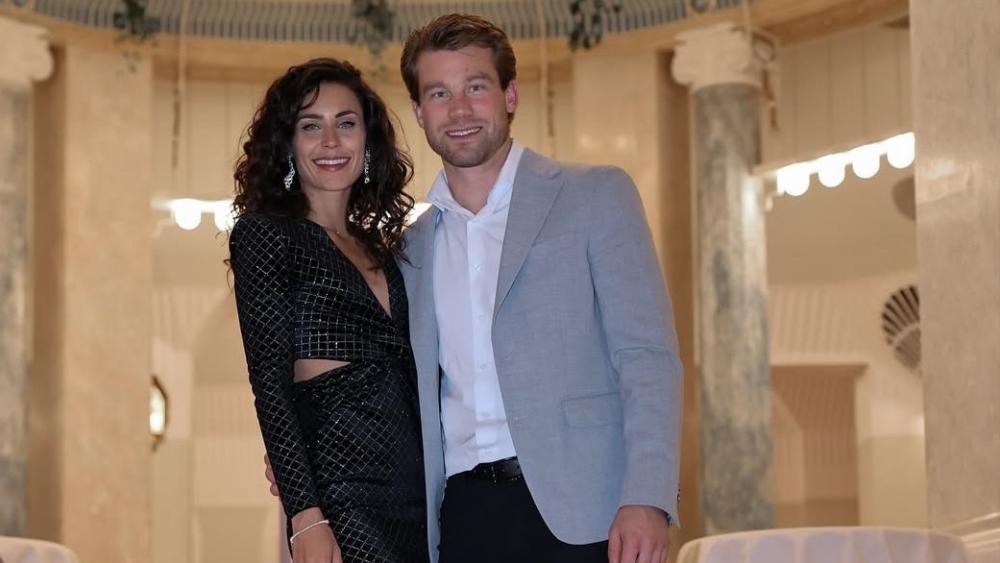 https://s3-images.stol.it/_images/fit/1000x563/img/2026/01/ein-neues-glamourpaar-in-suedtirol-die-fruehere-miss-suedtirol-und-der-bozen-star.jpg