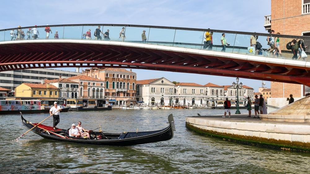 Tragödie in Venedig: Mann stürzt in den Canal Grande und stirbt