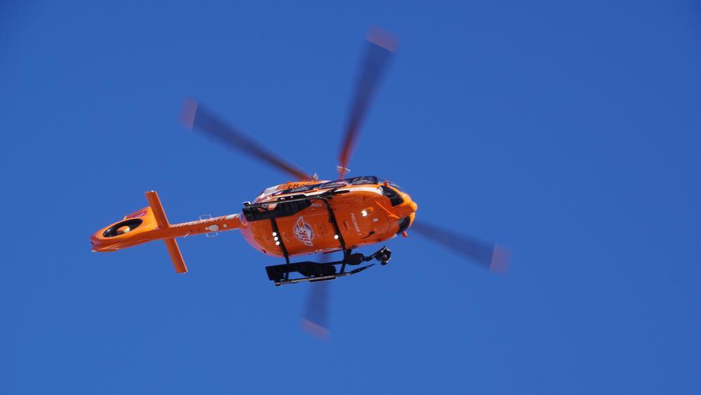 Arbeitsunfall: Zwei Einheimische stürzen vom Dach – Schwer verletzt