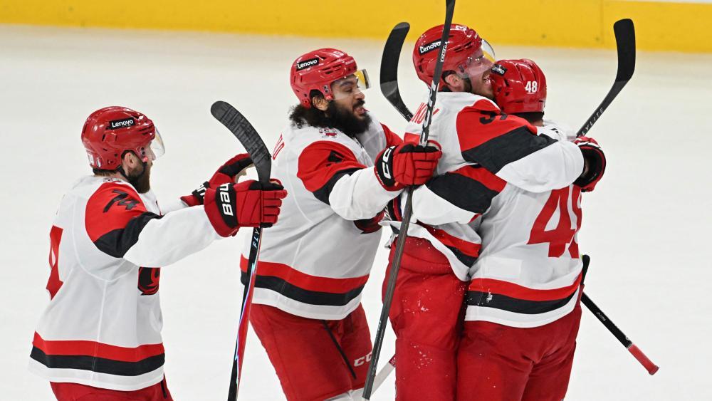 Svechnikov lässt die Hurricanes in Montreal jubeln
