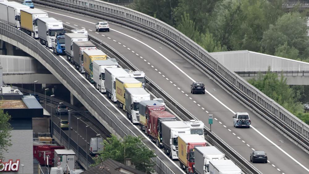 Mega-Stau: Transitforum kritisiert „Anlocktarif“ am Brenner