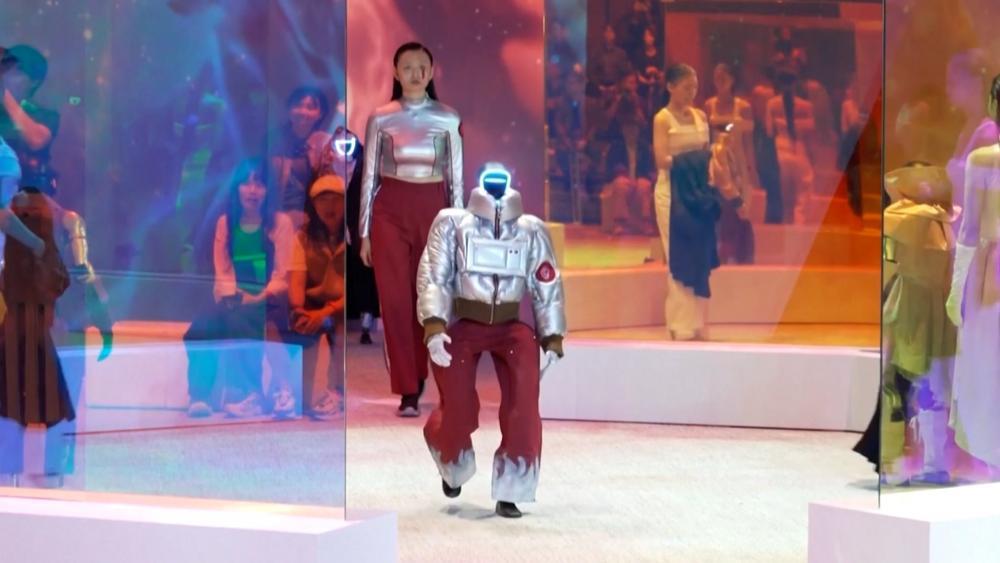 Aus für Models? Roboter auf dem Laufsteg
