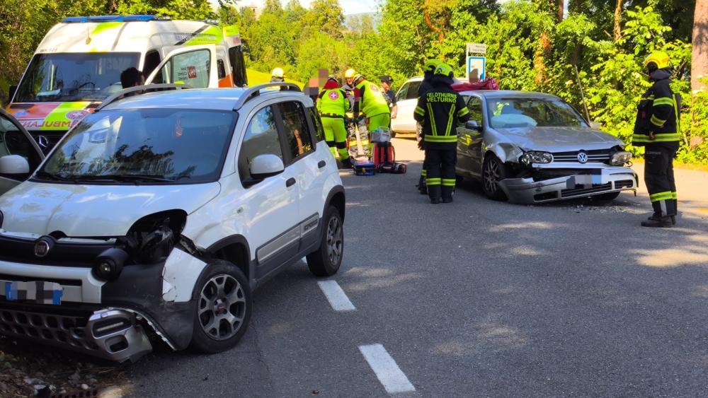 Feldthurns: Zwei Pkw kollidieren – Eine Person verletzt