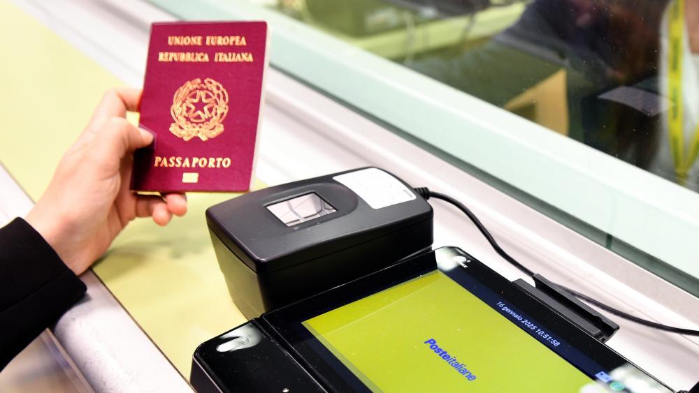 Den Reisepass gibt es nun auch  im Postamt
