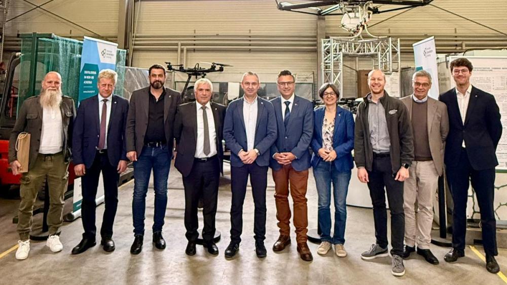 Sprühdrohnen: Landtagsabgeordnete auf Lehrfahrt in Rheinhessen
