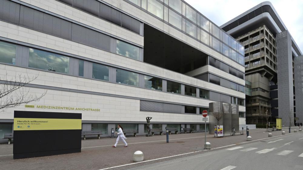 Nordtirol: 43-jähriger Landwirt mit Gesichtsverätzungen in Klinik
