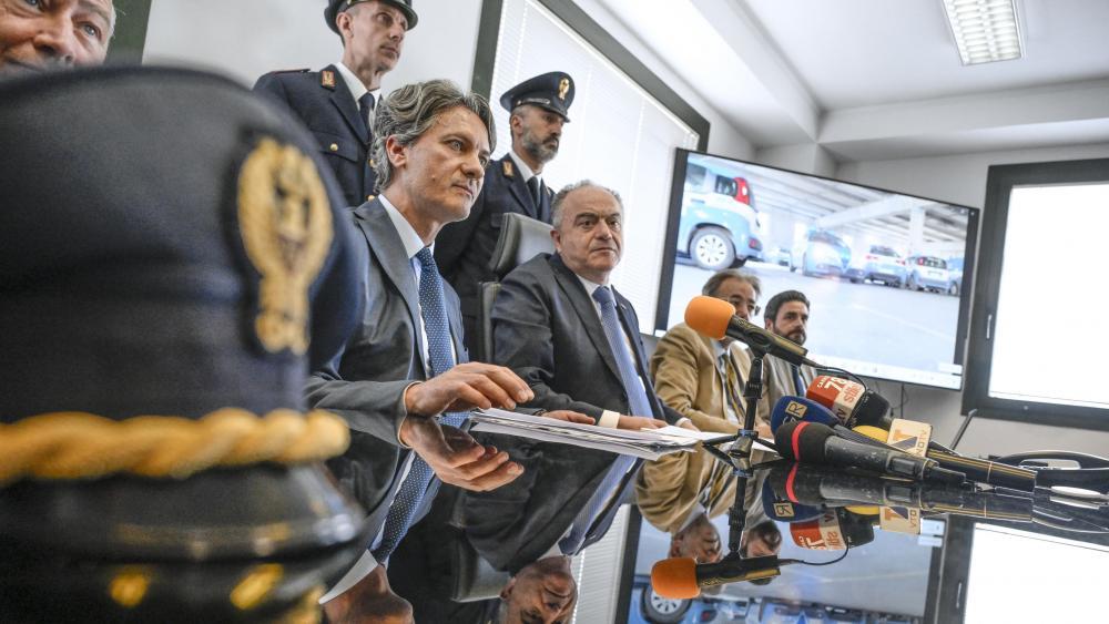 Sänger, Showgirls und Fußballer: Viele Promis unter Opfern korrupter Polizisten