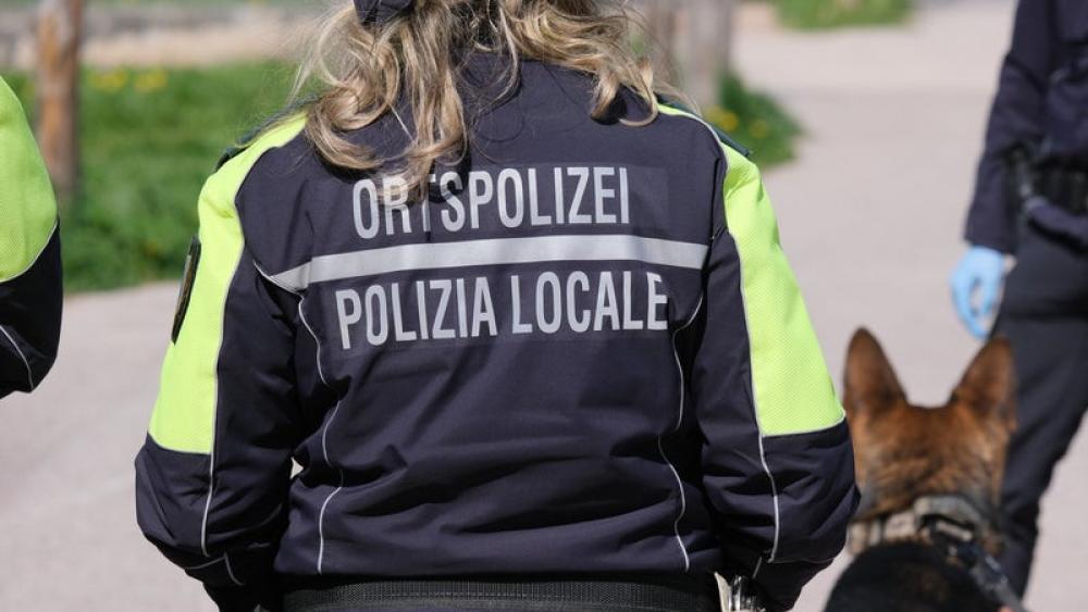 Ortspolizei:  Es ist Land in  Sicht