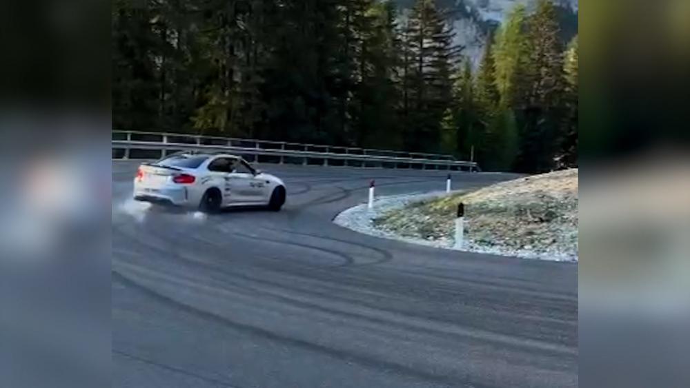Dolomiten: Wilde Drifts auf den Passstraßen