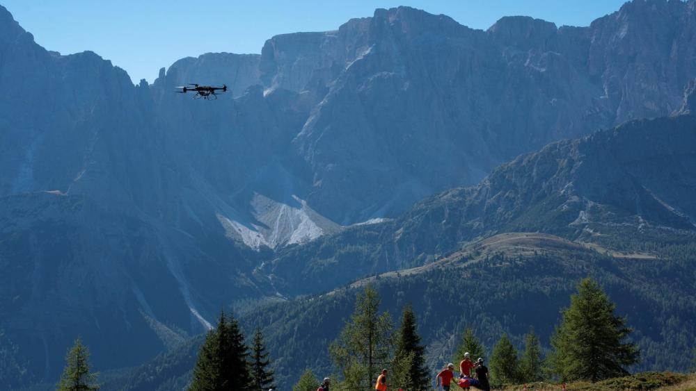 Mit Lastendrohne: Den Patienten dreimal schneller ins Tal bringen