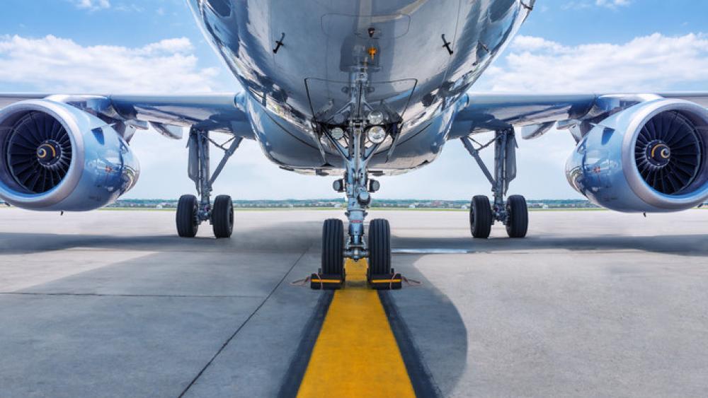 Flugzeug kollidiert in Denver mit Person auf Rollfeld