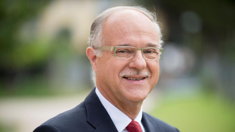 Pflege: „Umfasst auch menschliche Nähe, Zuneigung und Geduld“