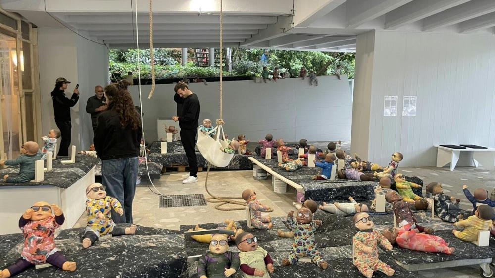 Kunstbiennale Venedig zeigt Puppen, Playmobil und Polyphonie