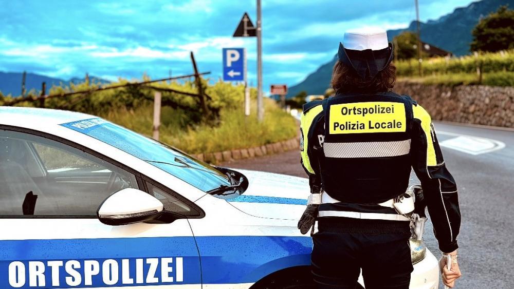 Eppan: Gesuchter Straftäter liefert sich Verfolgungsjagd mit Ortspolizei