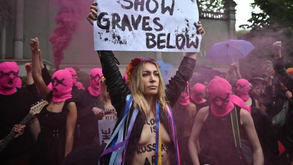 Lautstarke Proteste vor dem russischen Biennale-Pavillon