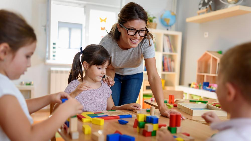 Familienverband fordert flexibleren Urlaub für Kindergärtnerinnen