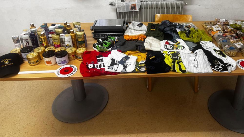 Diebeslager entdeckt: Waren im Wert von 1000 Euro sichergestellt