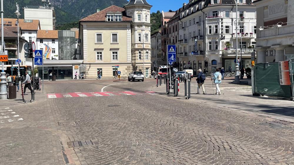Meran ersetzt Pflaster durch Asphalt: Nadelöhr wird Baustelle