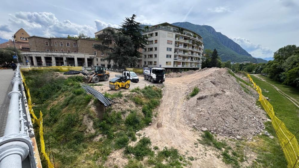Zum Ärger der Anrainer: Arbeiten längst abgeschlossen, Baustelle noch da