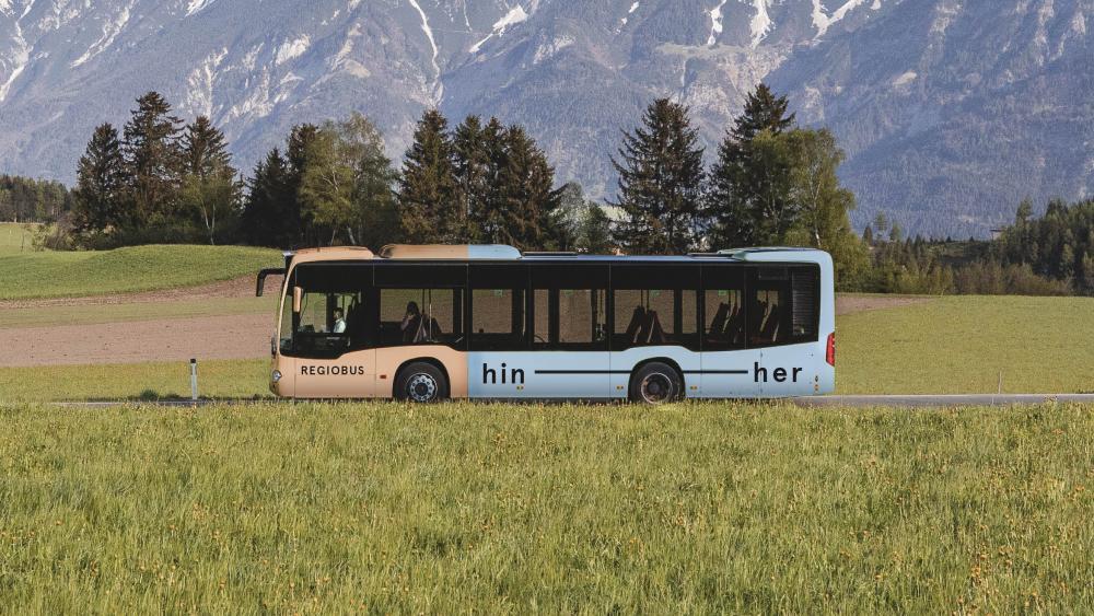 Nordtiroler Buslinie fest  in Ingemar Gatterers Hand