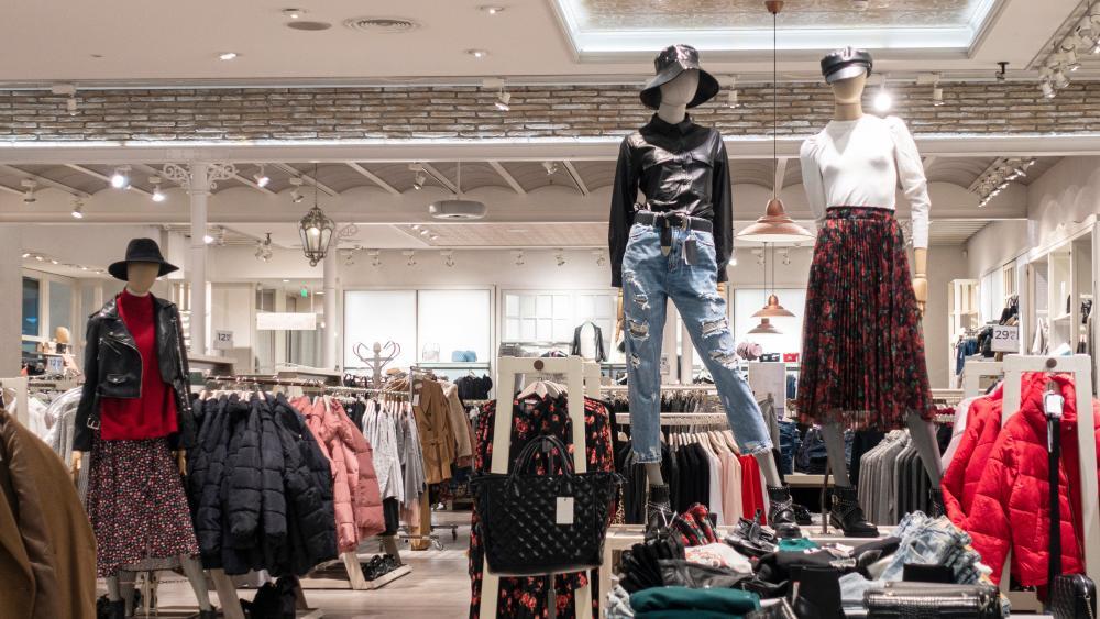 Schick um jeden Preis? Wer wirklich für unsere Kleidung zahlt